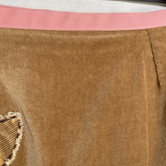 Boden tan skirt with appliqué floral & leaf design - Picture 7 of 13